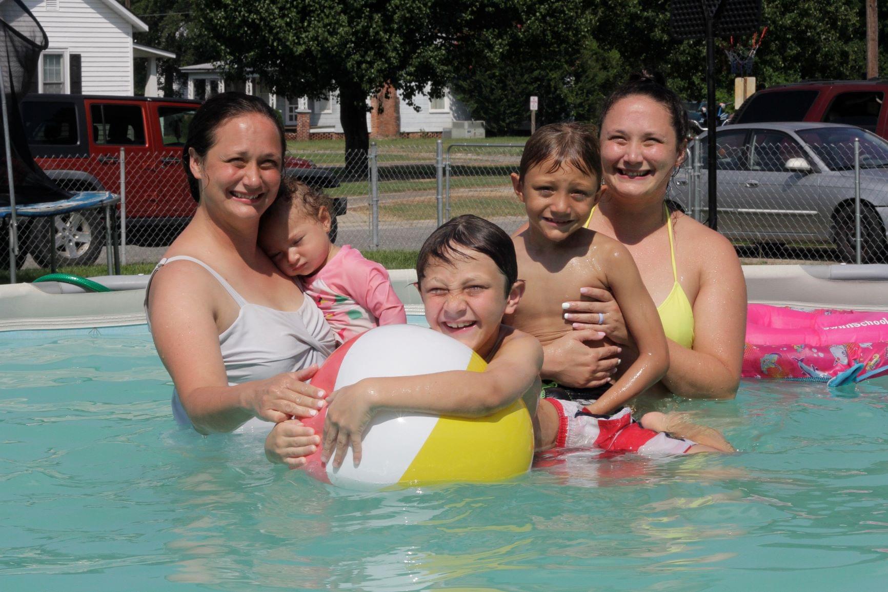 PIC OF THE DAY: Staying Cool In The Pool