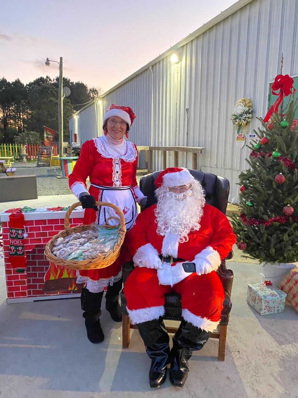 Drive Thru Event Brings Christmas Cheer At MAD Pantry