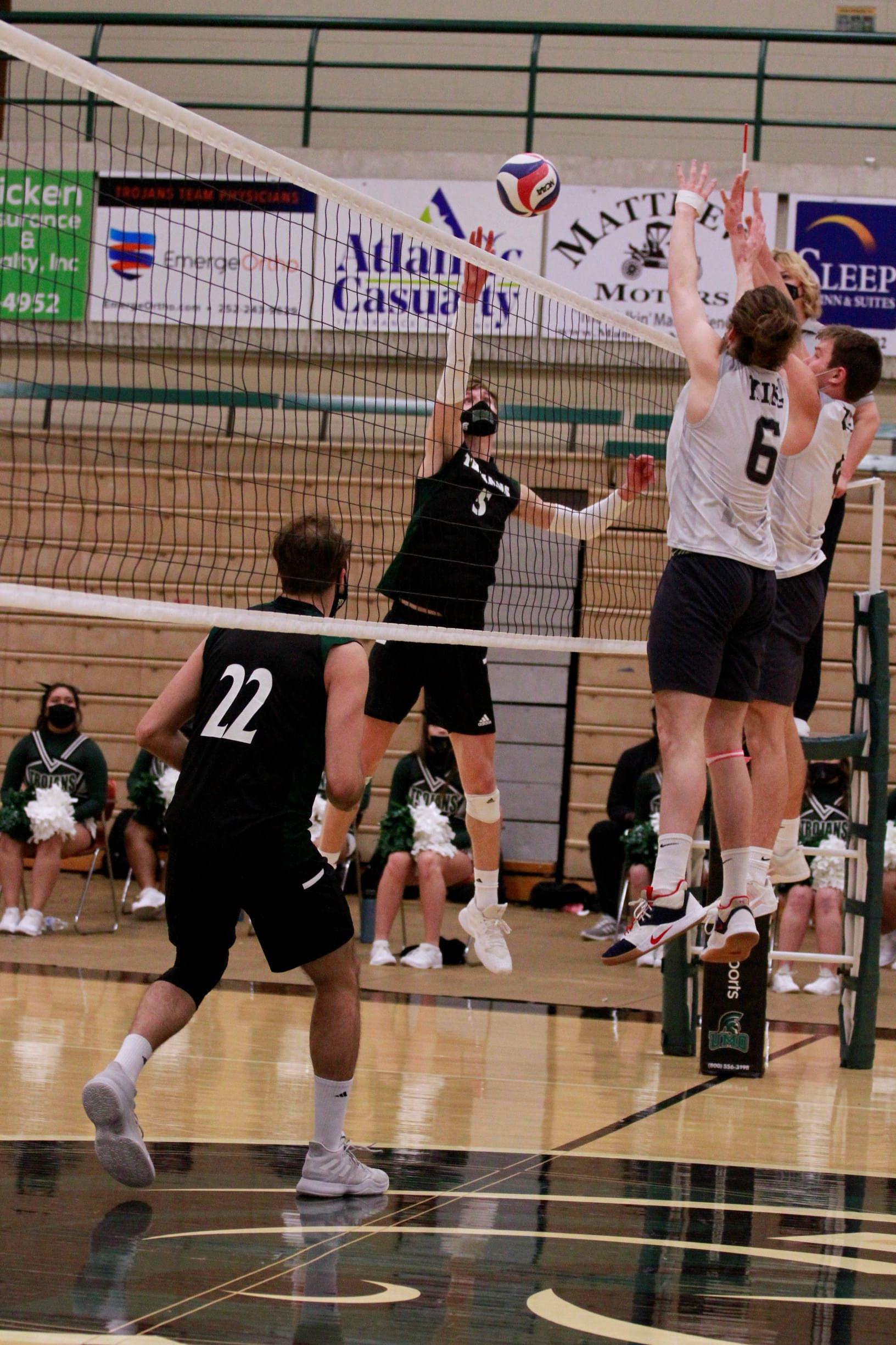 Men’s Volleyball: King University At UMO (PHOTO GALLERY)