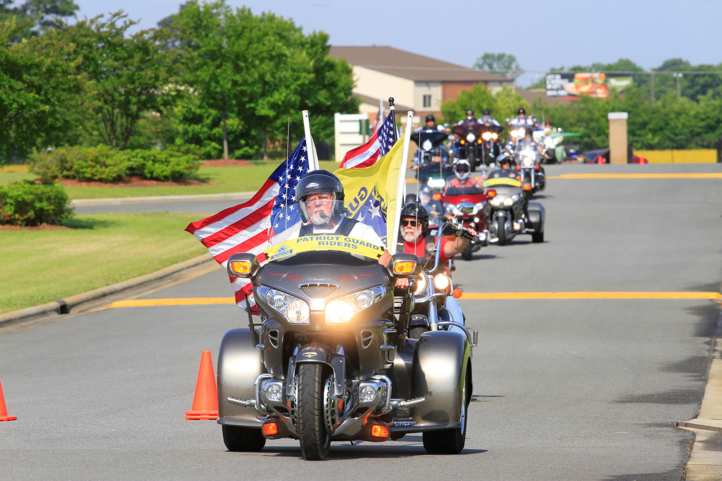 Patriot Guard Riders Accompany USAF Veteran To Final Resting Place (PHOTOS)