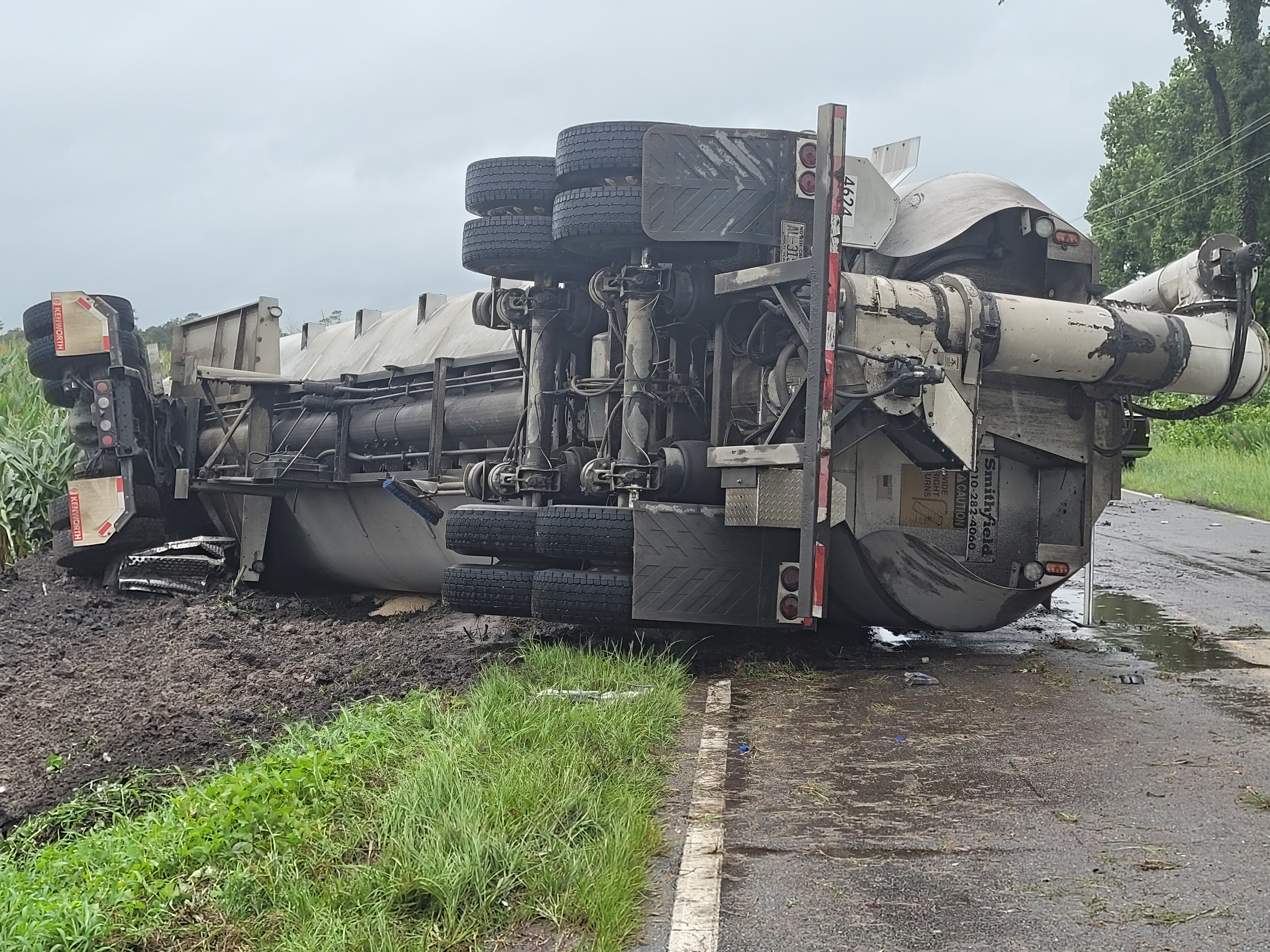 Duplin County Road Closed Due To Overturned Semi