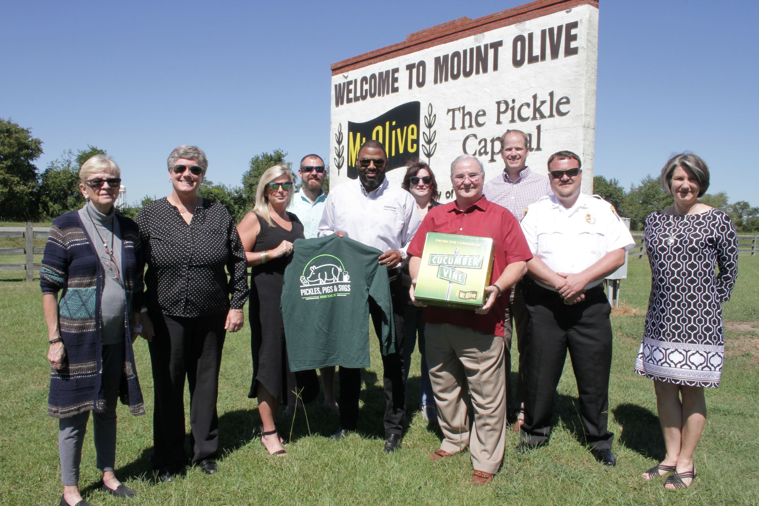 Smithfield Foods Makes Donation For Pickles, Pigs & Swigs