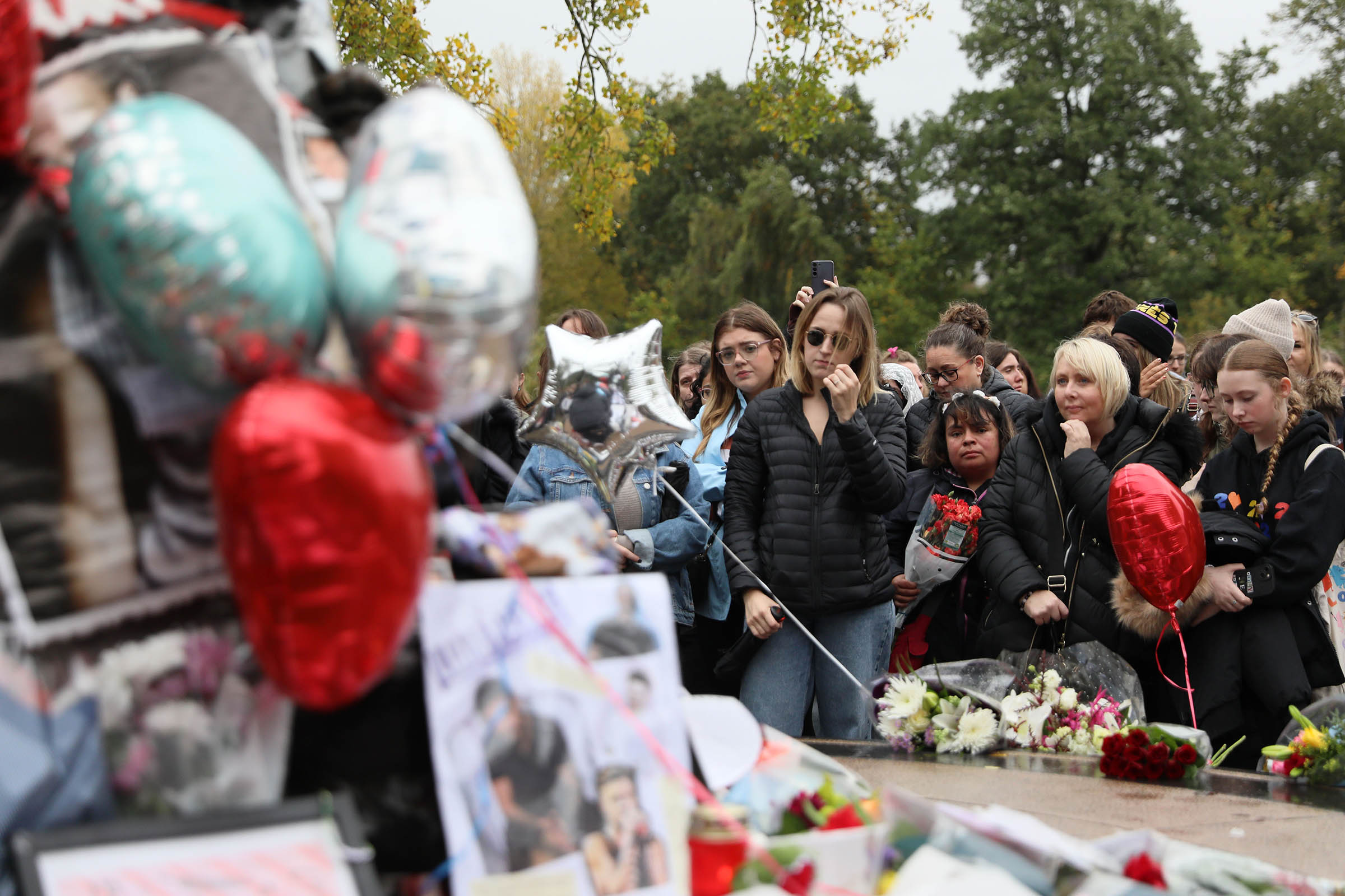 Directioners mourning singer Liam Payne leave tributes in London and other cities