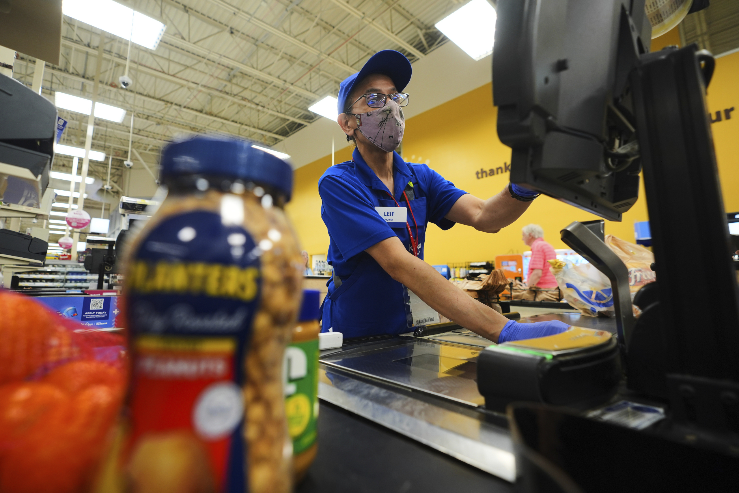 Retail sales up 0.6% in August from July even as tariffs hurt jobs and lead to price hikes