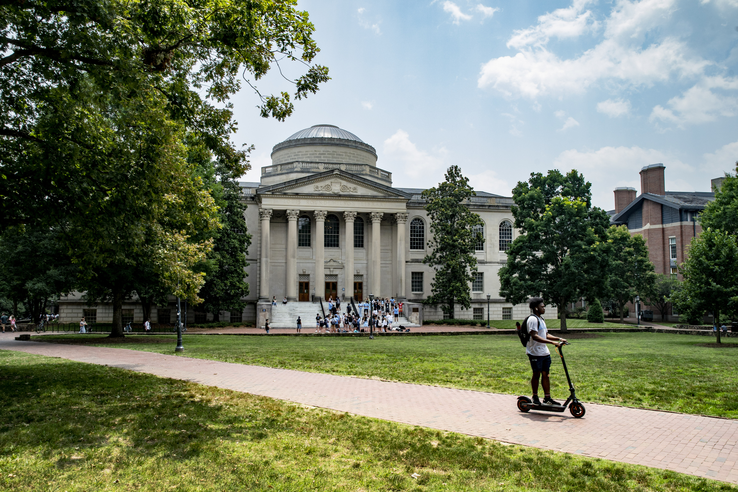 AI may be scoring your college essay. Welcome to the new era of admissions