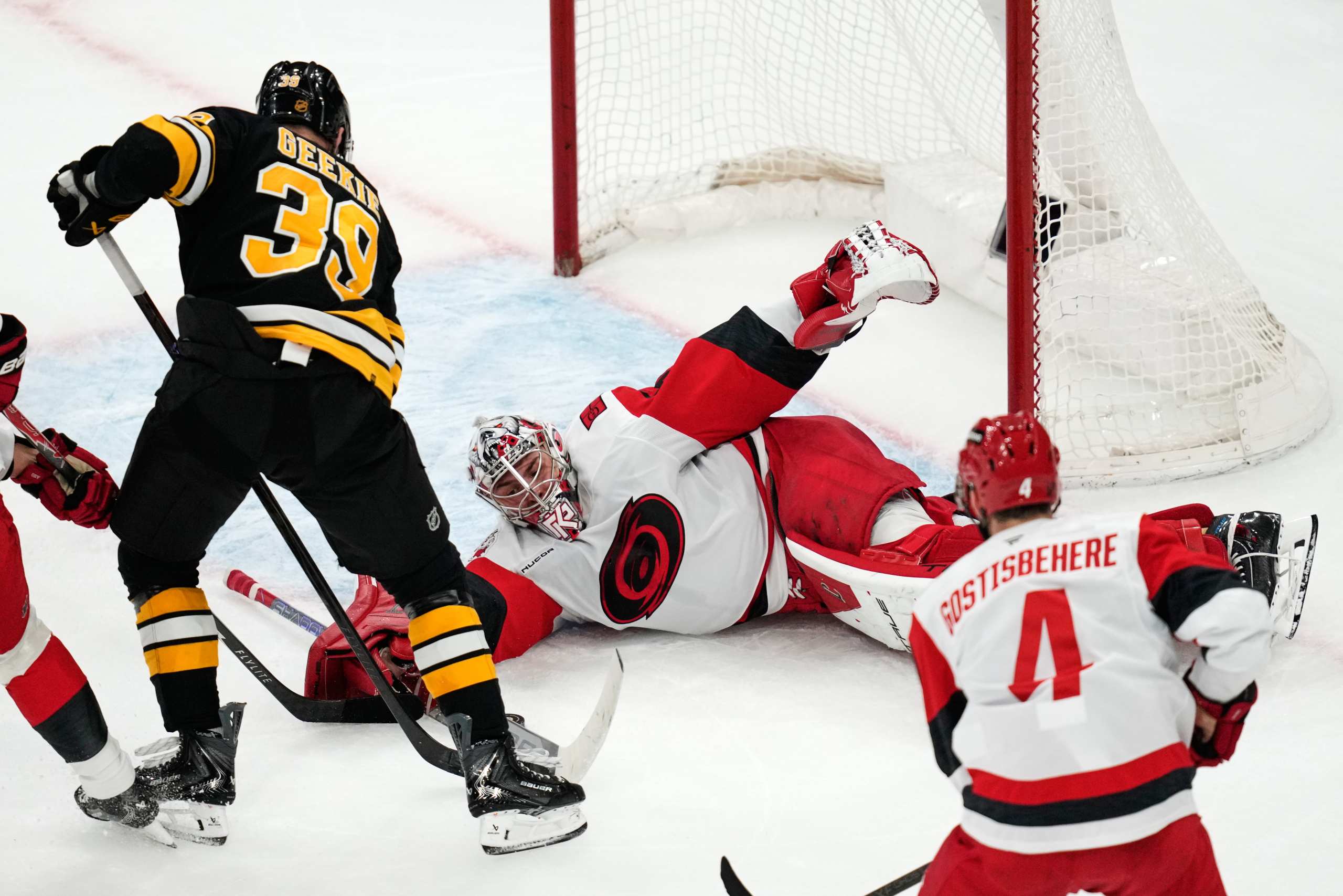 Pyotr Kochetkov makes 29 saves as Hurricanes beat Bruins 3-1