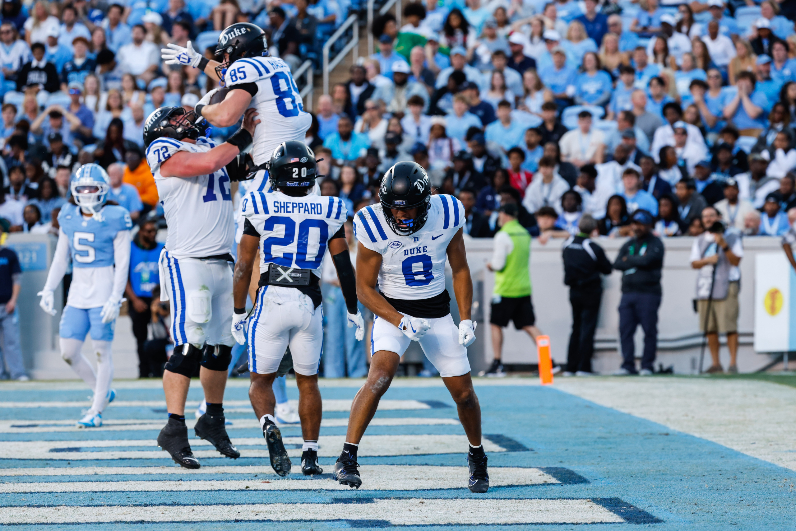 Fake FG call, Castle’s 3 rushing scores help Duke hold off rival UNC 32-25 and become bowl eligible