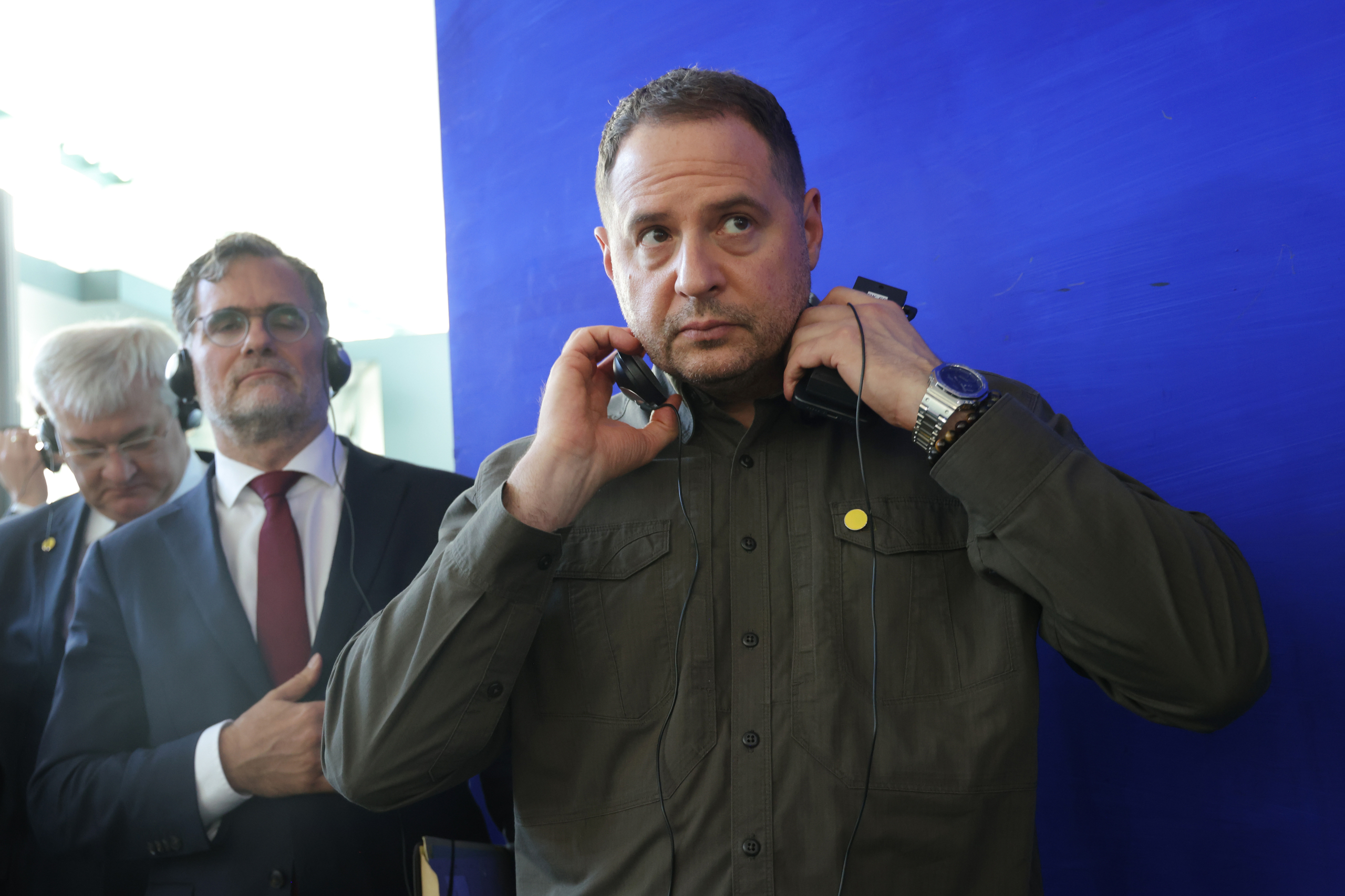 Zelenskyy’s chief of staff resigns after anti-corruption investigators search home