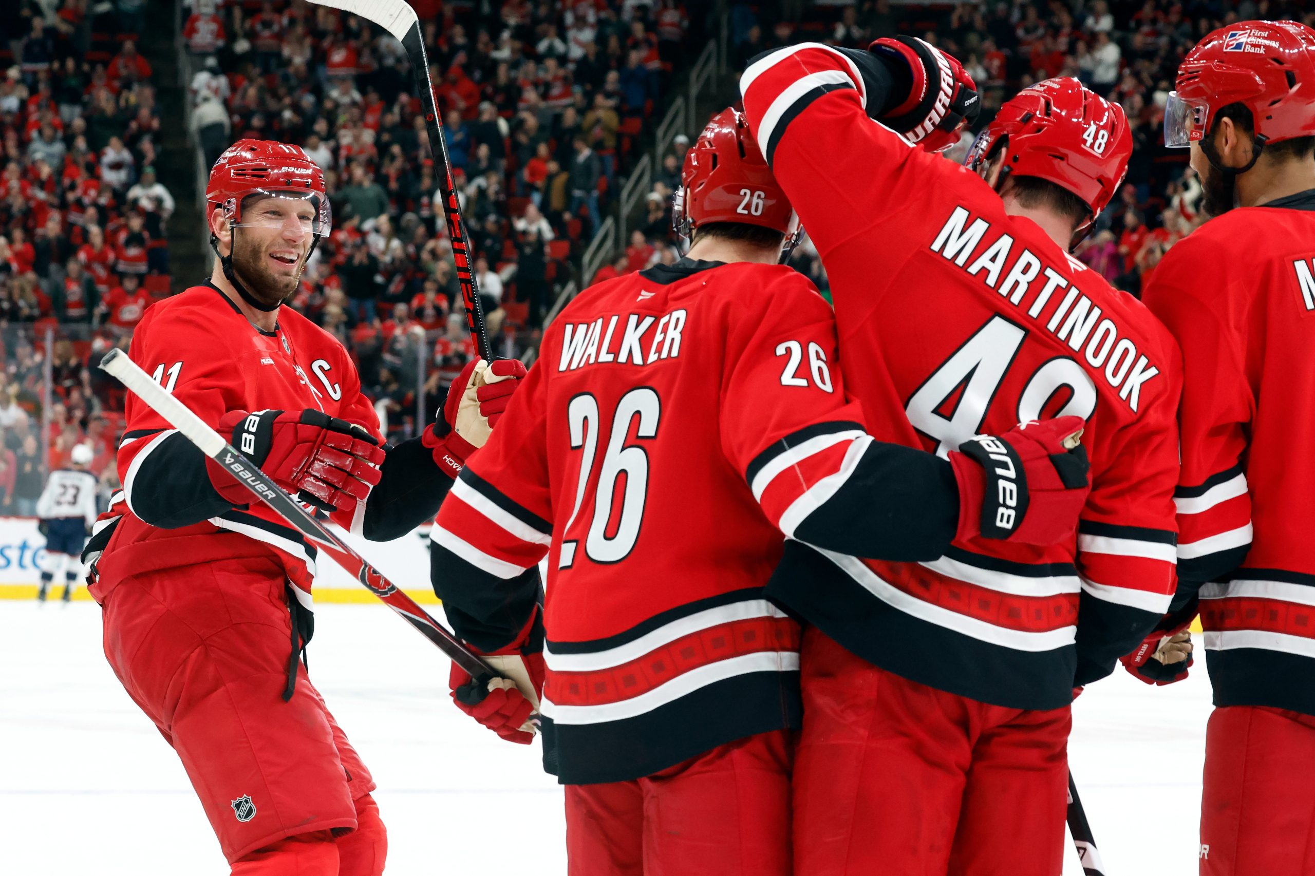 Hurricanes scored 3 goals in the third period to beat the Blue Jackets 4-1