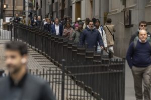 US hiring stalls with employers reluctant to expand in an economy grown increasingly erratic