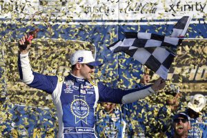 Elliott steals Kansas Speedway race in wild overtime finish, secures spot in 3rd round of playoffs