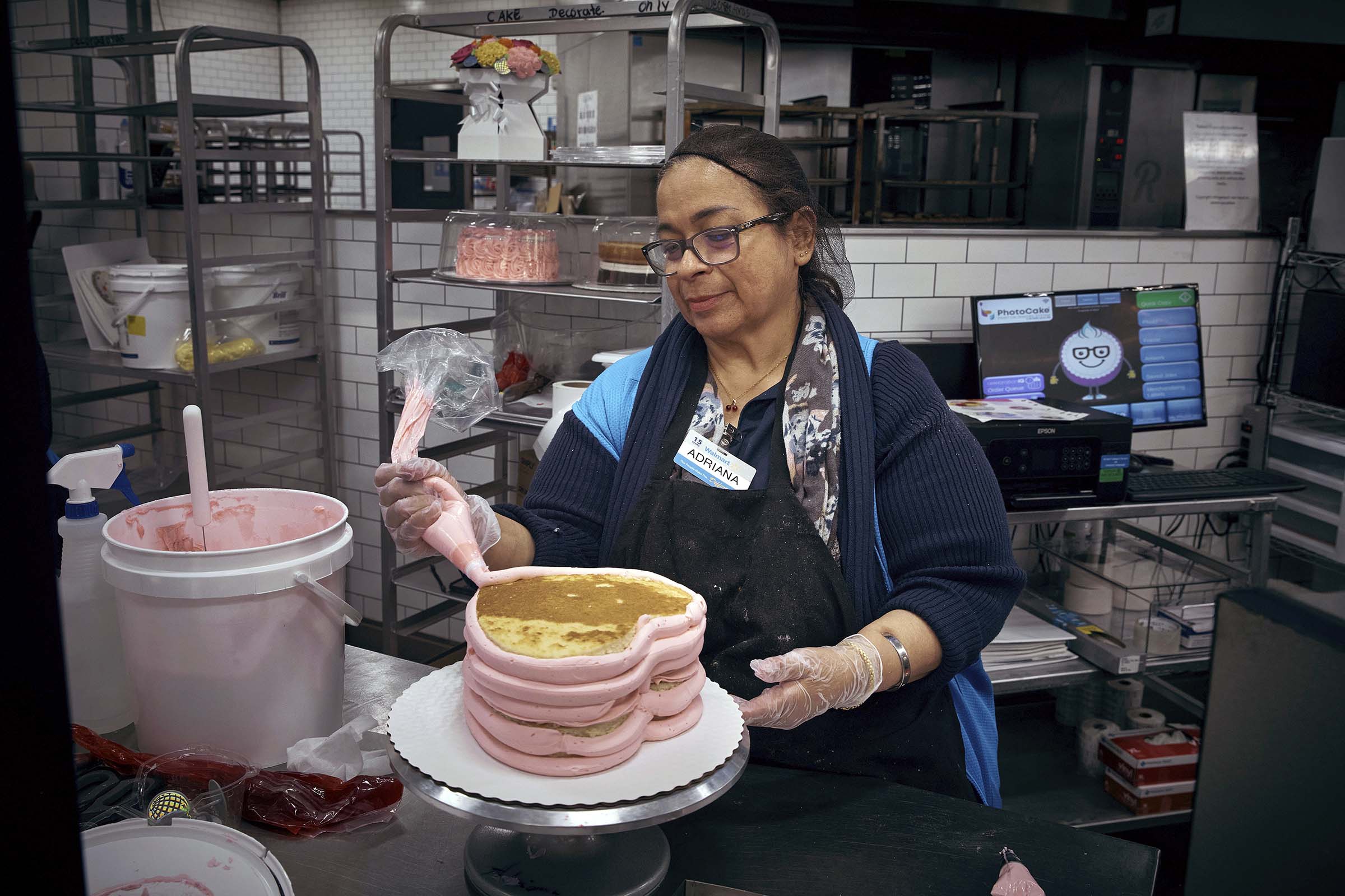 Walmart’s army of bakery decorators take the cake when it comes to hourly store pay