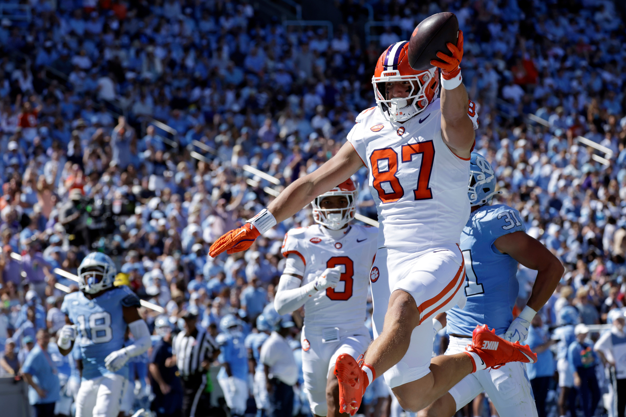 Clemson rolls out of open date by beating North Carolina 38-10 in Swinney-Belichick coaching matchup