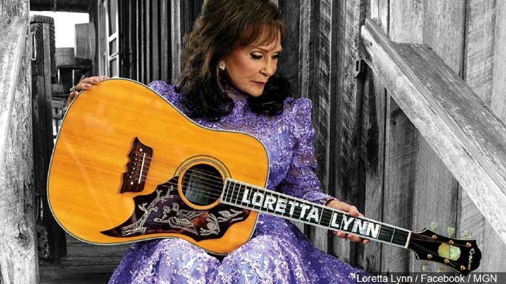 Country Legend Loretta Lynn Hurt in Fall