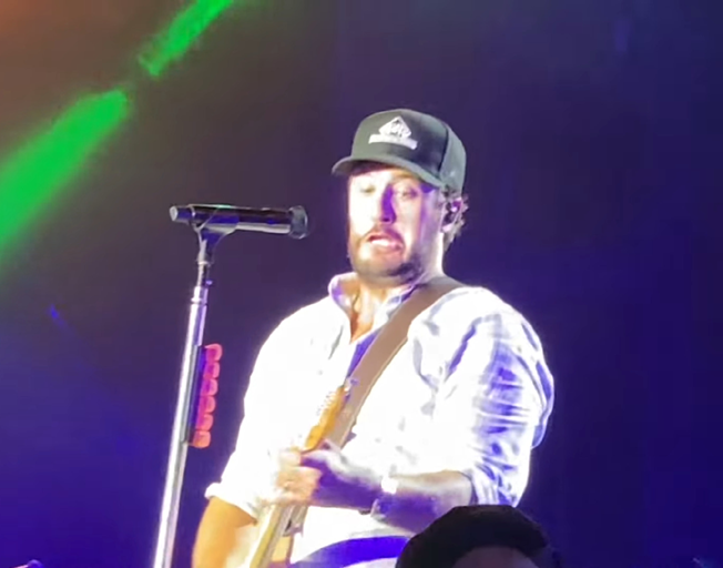 Country Superstar Gets BOOED Off Stage [VIDEO]
