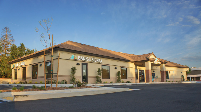 A gala ribbon cutting for Bank of the Sierra