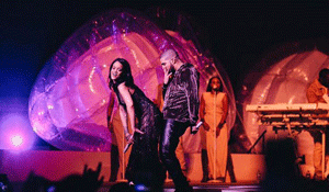 RIHANNA AND DRAKE REALLY WORKED IT ON STAGE!