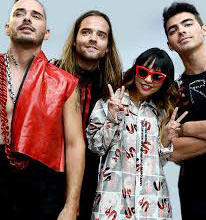 Joe Jonas and DNCE clowning around to Adele’s hit single !