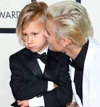 Justin Bieber’s little brother stole the show & our hearts at the Grammys!