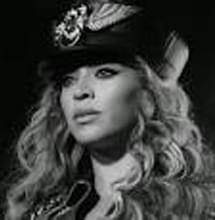 Beyonce is a wedding crash singer