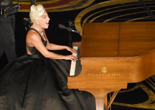 Lady Gaga Sings Sinatra in Surprise Performance!!!