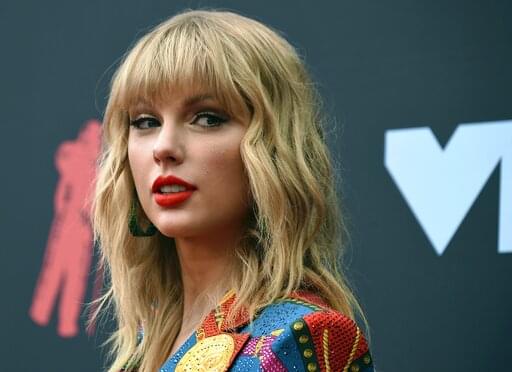 Taylor Swift Just Donated $10,000 to Fan!