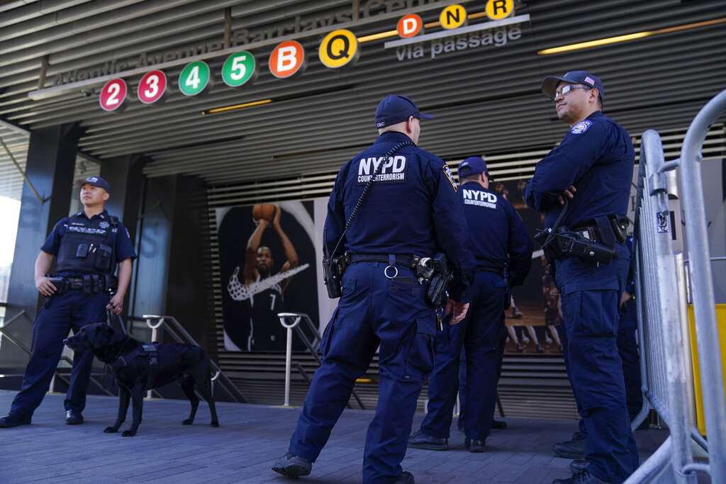 Court brings back NYC ban on police restraint during arrests