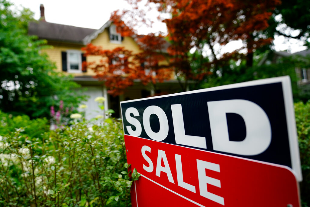 Housing market chills as mortgage rates, prices scare buyers