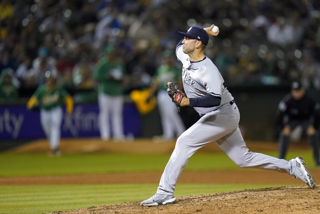 Yankees reliever Trivino warms up in wrong jersey, changes