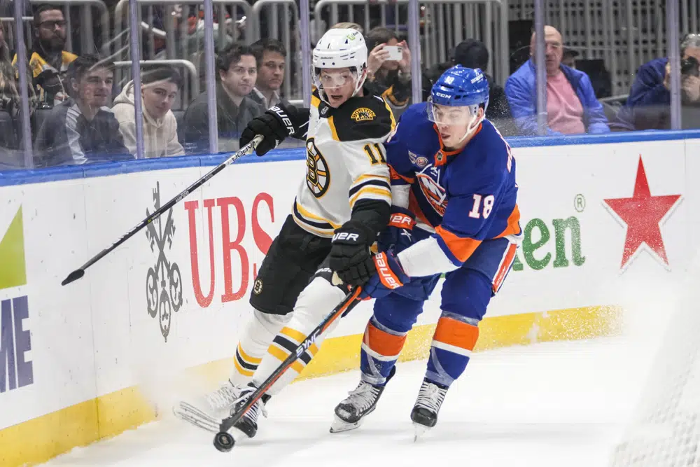 Bruins beat Islanders 4-1