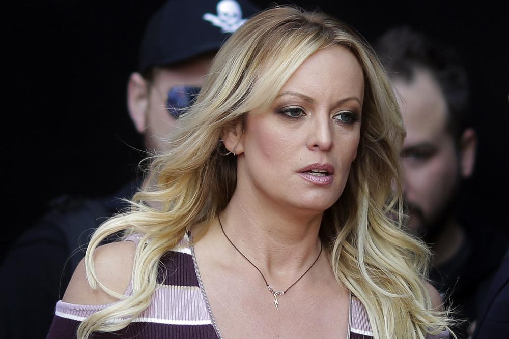 Stormy Daniels meets with prosecutors investigating Trump