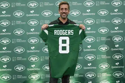 Rodgers hopes to help Jets add to ‘lonely’ Super Bowl trophy