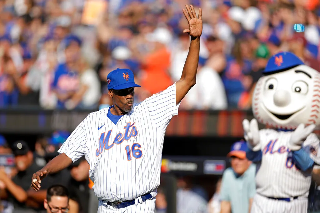 Dwight Gooden helps raise funds for Paws of War