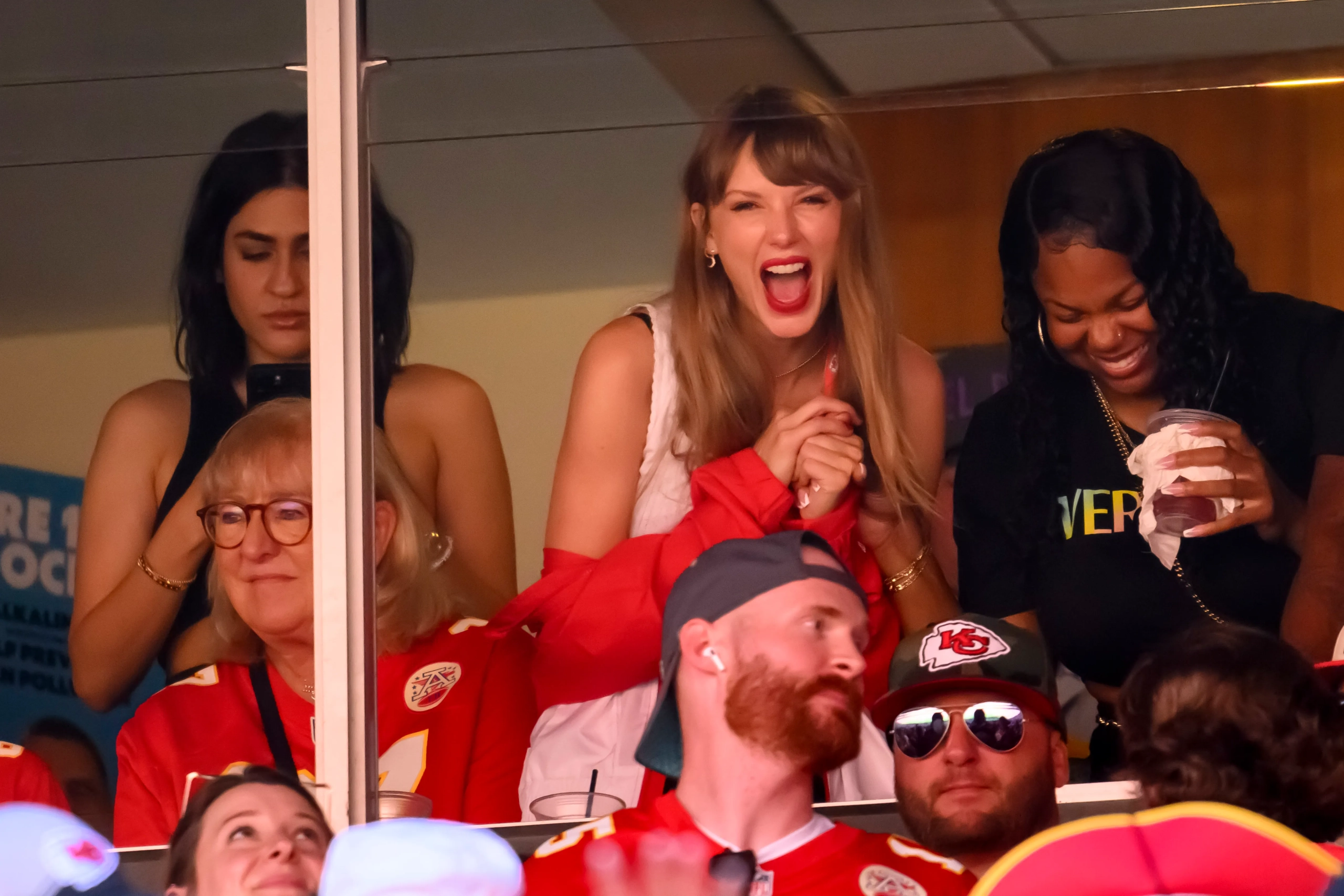 Taylor Swift set to attend Jets vs. Chiefs game on Sunday night