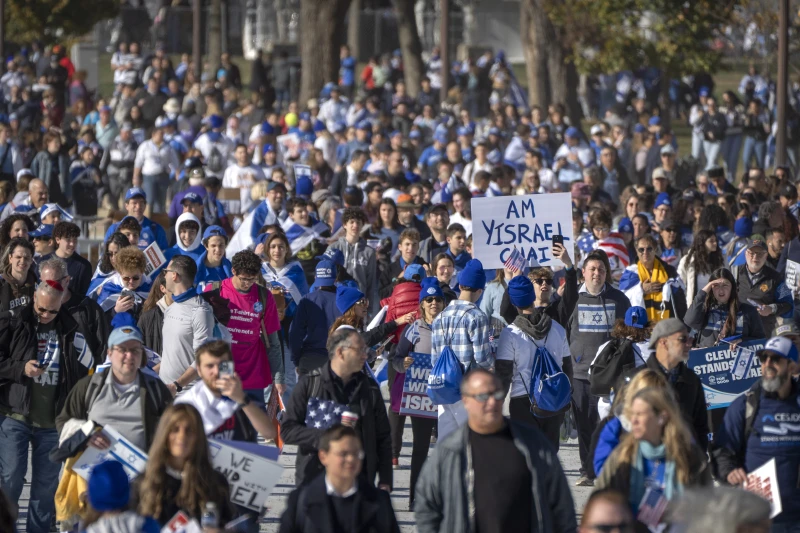 Tens of thousands of supporters of Israel rally in Washington, crying ‘never again’