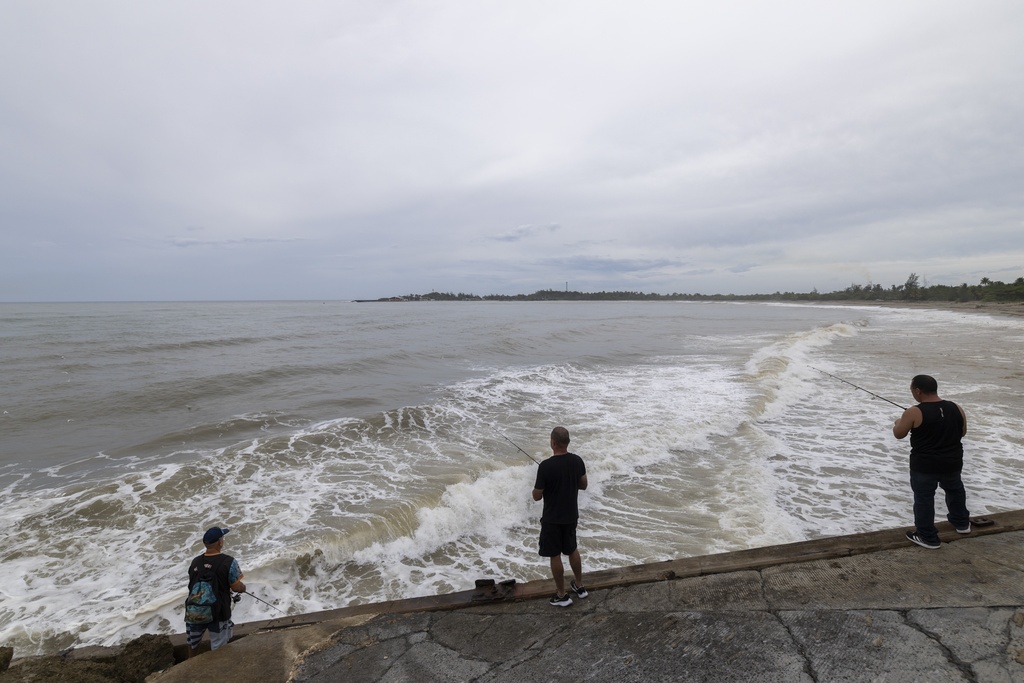 Stronger, bigger Hurricane Erin forecast to create dangerous surf along US coast Stronger, bigger Hurricane Erin forecast to create dangerous surf along US coast