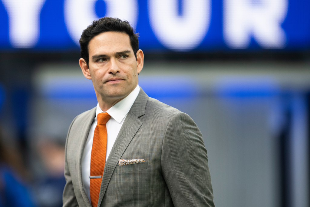 Truck driver sues Mark Sanchez and Fox after violent fight over parking space