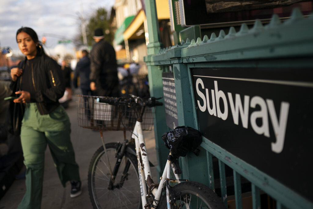 Man fatally shot on New York subway train; suspect at large