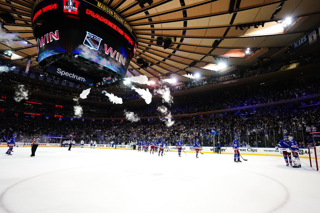 Rangers beat Lightning 6-2