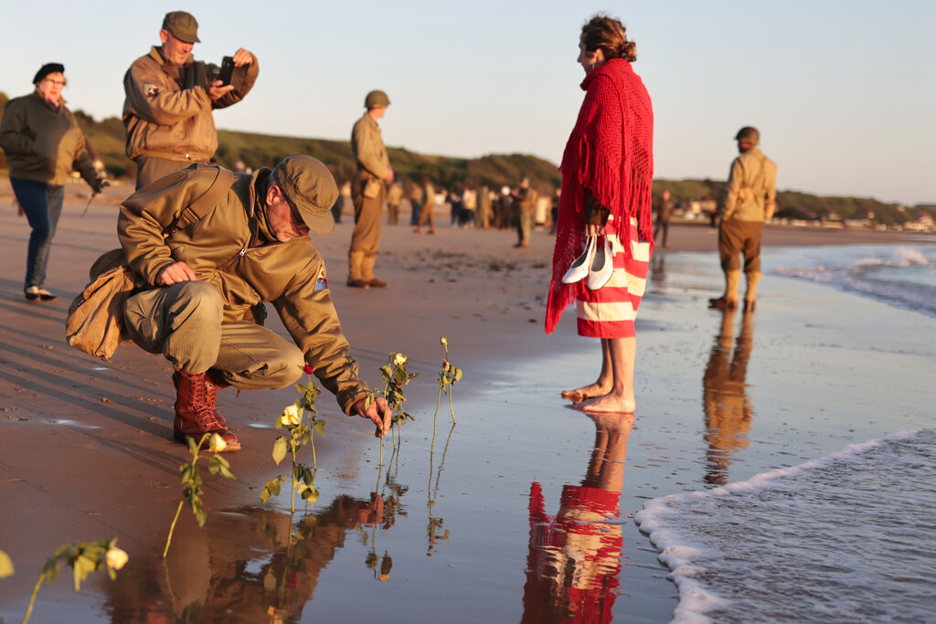 Crowds honor WWII veterans at Normandy D-Day celebrations