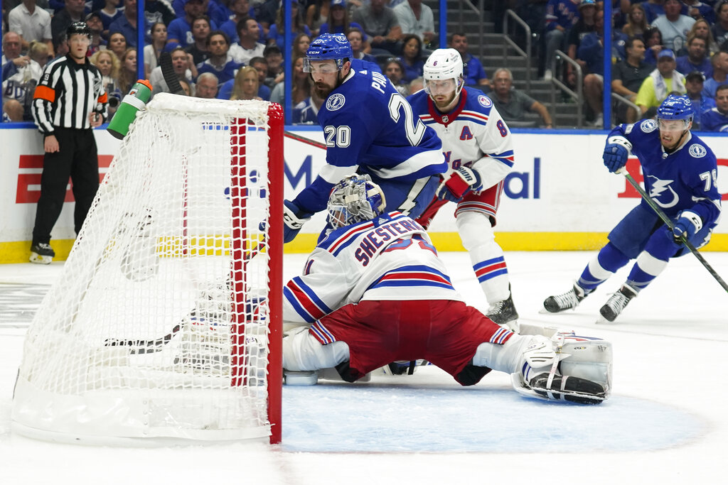 Bolts rally to beat Blueshirts