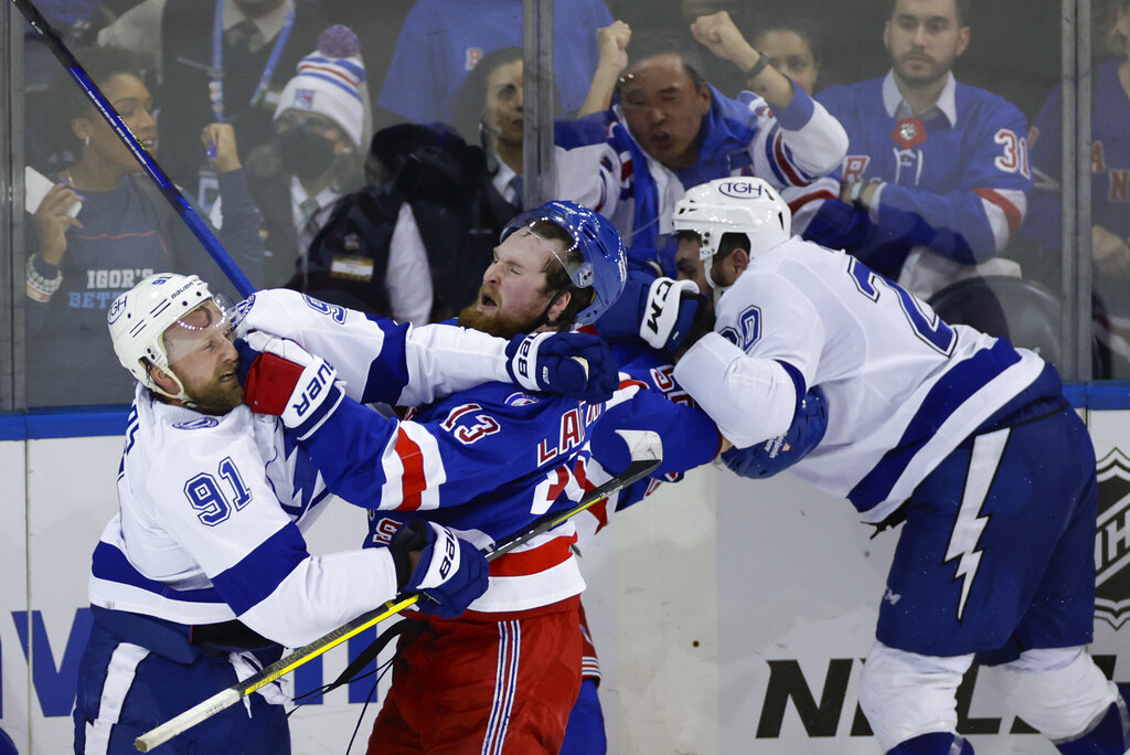 Lightning beat Rangers on late goal