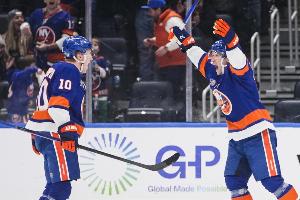 Sorokin lead Islanders to 2-1 win vs. Jets