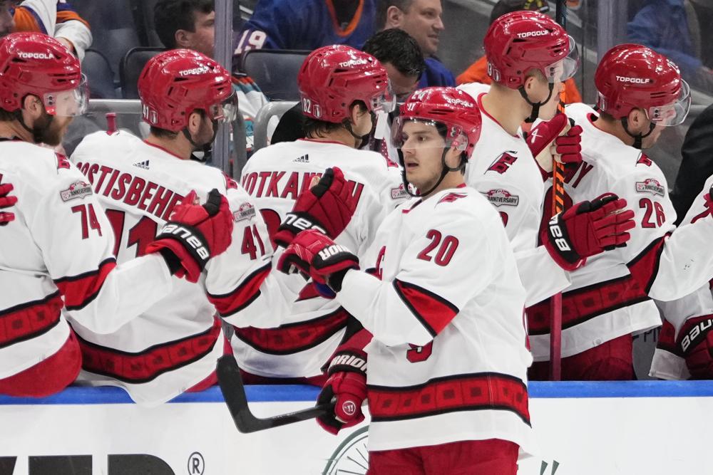 Hurricanes roll to 5-2 win, take 3-1 series lead over Isles