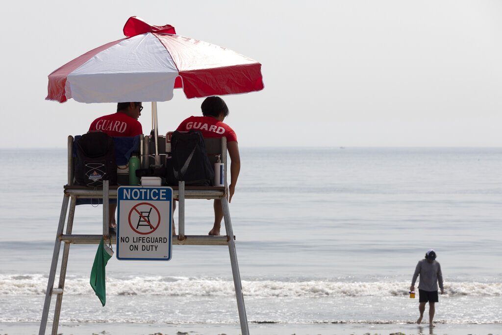 5 teenagers rescued off of Long Beach