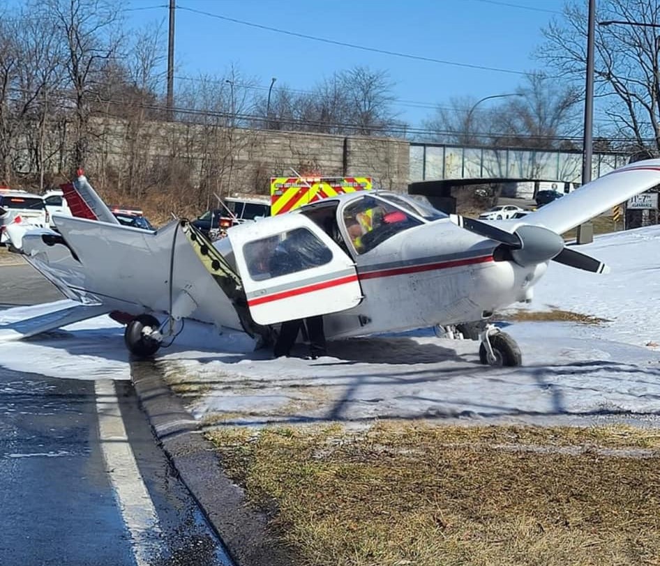 Plane lands on Southern State Parkway