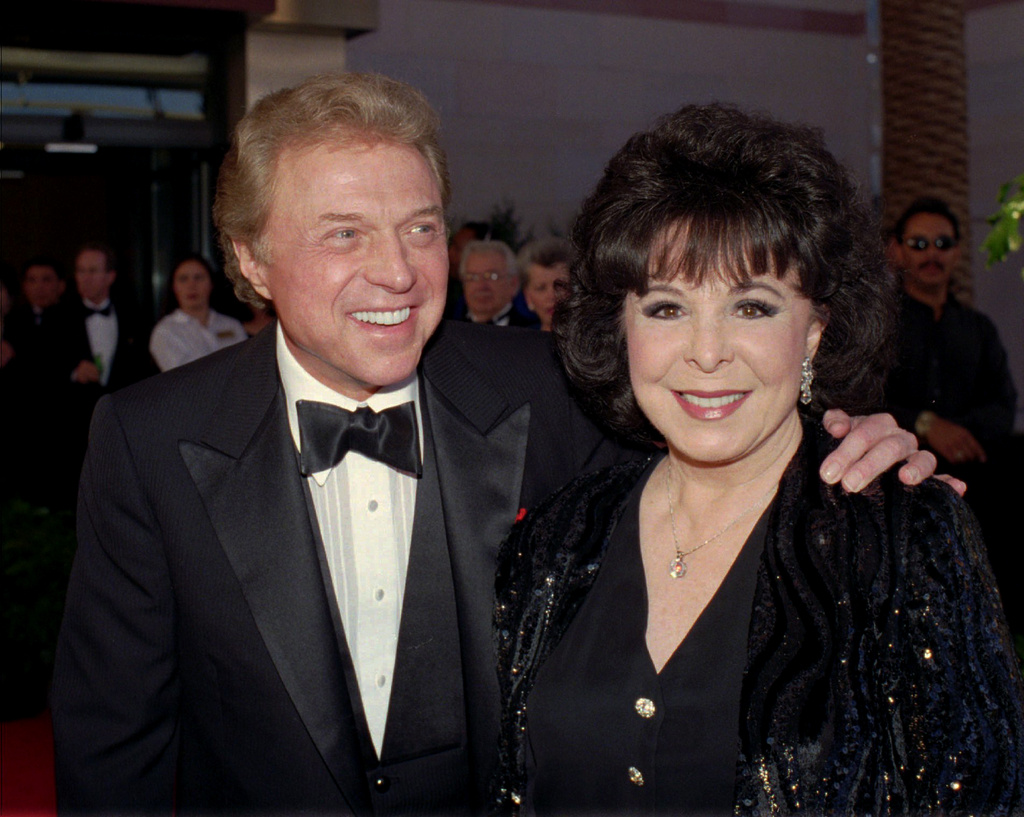 Steve Lawrence, singer, entertainer and half of popular stage duo Steve & Eydie, dies at 88