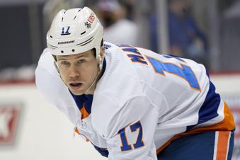 Matt Martin retires, leaving the NHL with just a few visor-less players