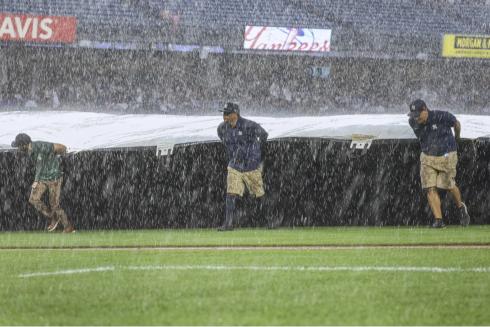 Heavy rain pummels the East Coast and sparks isolated flash flooding