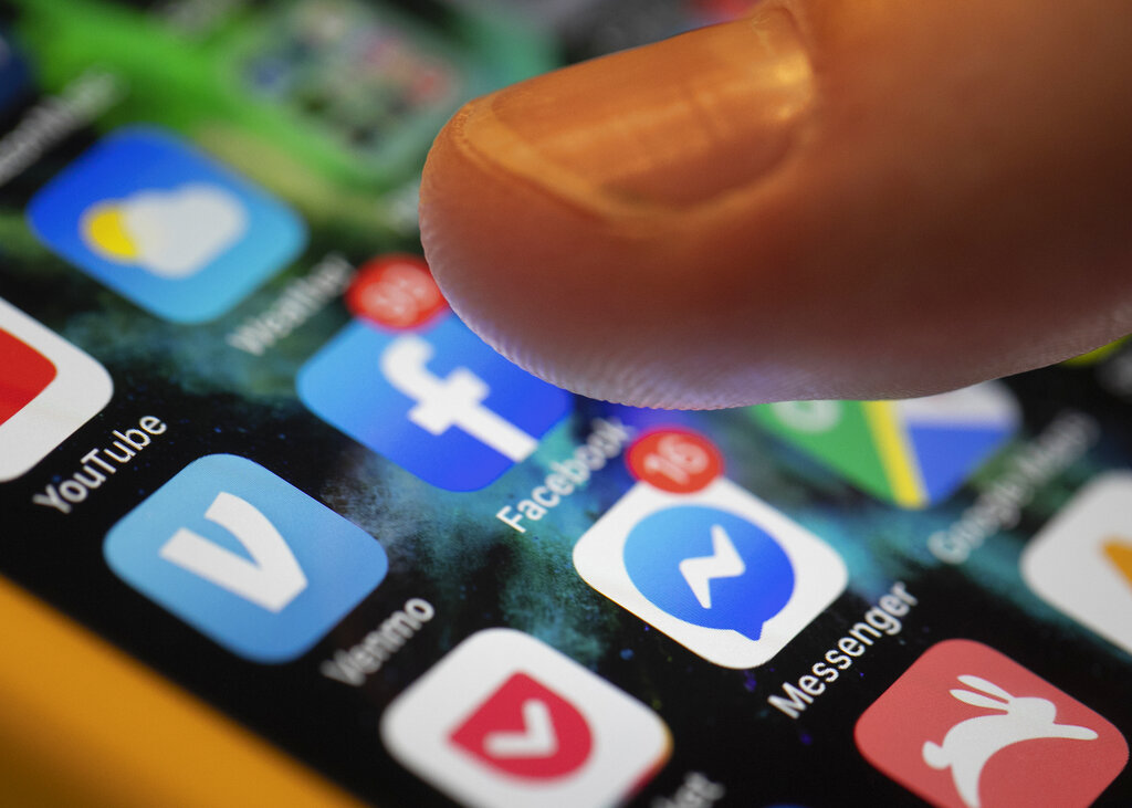 Governor Hochul Launches New Website for New York Parents and Students to Find Their School’s Policy for Smartphone Restrictions This Fall